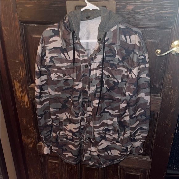 Tops - Women’s Camouflage Hooded Jacket